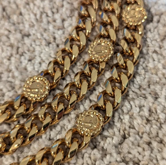 Stunning St. John Vintage 1980's-90' Gold Chain Belt with Medallion Accents - Picture 13 of 17